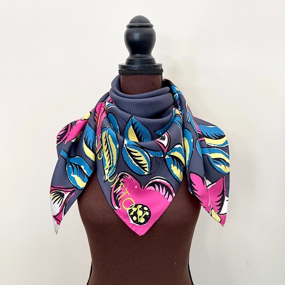 Authentic Louis Vuitton Scarf Monogram Flowers Arty Gray Pink Silk Wrap - Picture 13 of 16